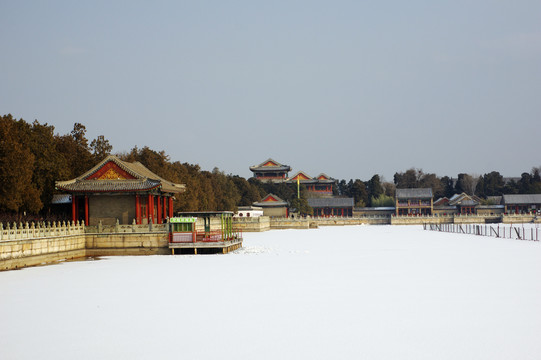 北京颐和园昆明湖雪景