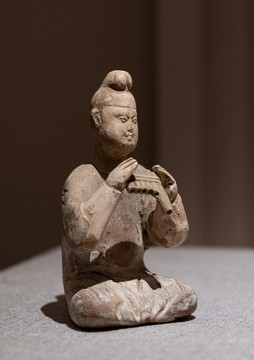 插秧村唐墓乐俑