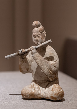 插秧村唐墓乐俑