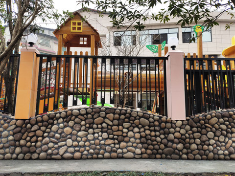 幼儿园建筑与围墙