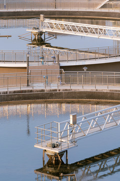 现代城市工业废水处理厂蓄水池