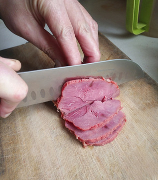刀切熟牛肉