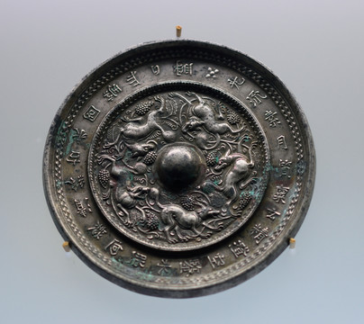 唐代海兽葡萄铜镜