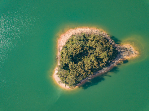 湖心小岛