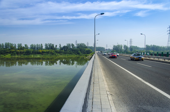 碧水蓝天道路交通