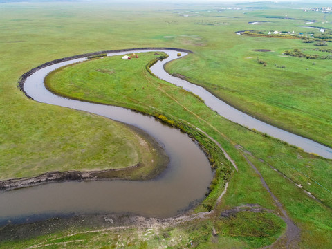 航拍草原河流蒙古包