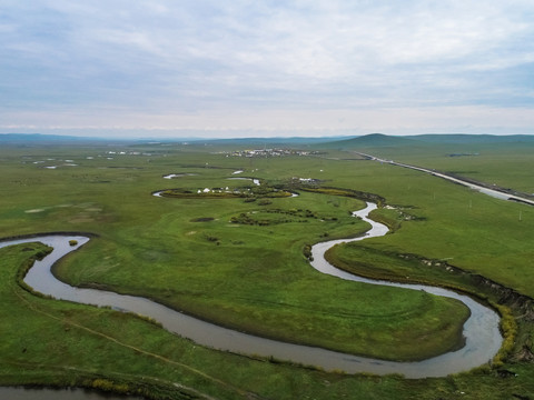 无人机航拍草原河流