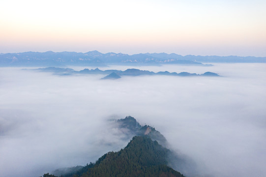 湖南湘西山间的云雾