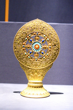 金釉瓷法轮