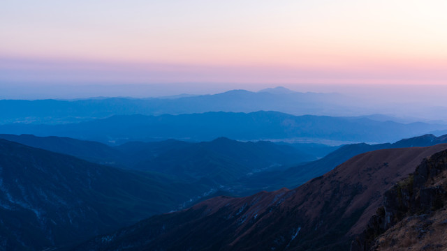 江西萍乡武功山日出时分的风景