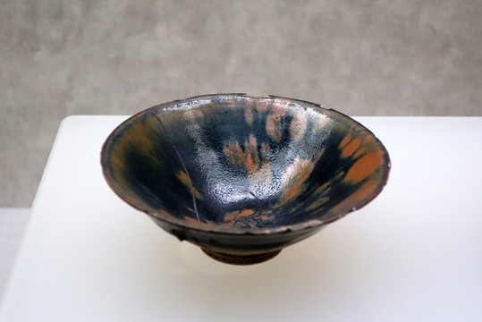 元代黑釉鹧鸪斑纹碗