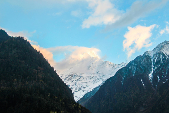 贡嘎雪山