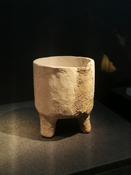 新石器时代马家浜文化红陶三足器