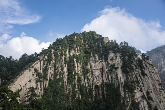 华山断臂悬崖风光