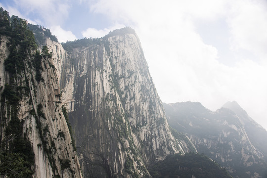 华山断臂悬崖风光