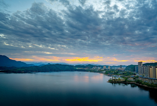 城市日落夕阳云彩