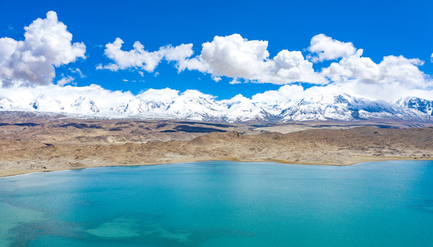 中国新疆喀拉库勒湖