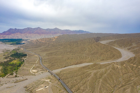 新疆库车大峡谷与独库公路