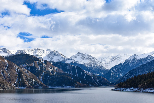 新疆天山天池高原湖泊