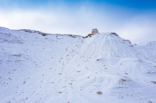 雪地山岭烽燧