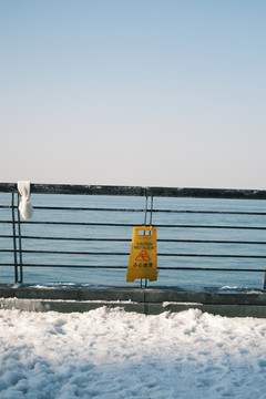 青岛海边指示牌