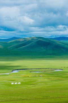 夏季草原蒙古包河流竖幅