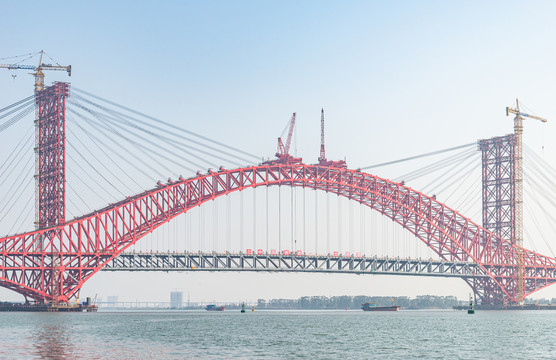 明珠湾大桥成功合龙