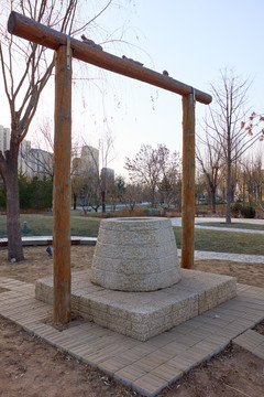 石雕古井