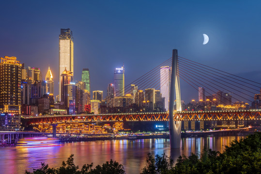 中国重庆嘉陵江千厮门大桥月夜