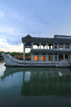 北京颐和园昆明湖石舫