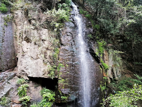 石壁流水