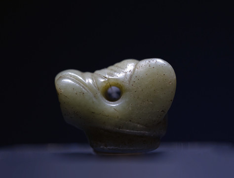 新石器时代红山文化青玉猪首形珮