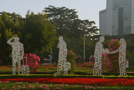 深圳市民广场城市主题旅途雕塑