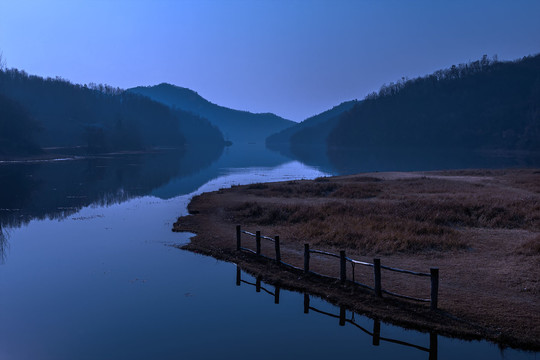 水墨山水图