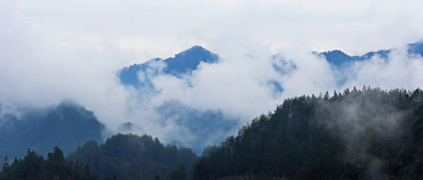 云雾远山