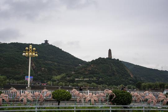 陕西延安滚滚延河水巍巍宝塔山