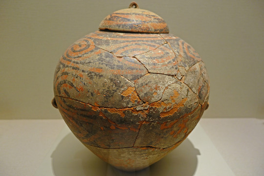 新石器时代彩陶盖罐