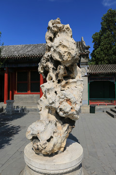北京皇家园林颐和园乐寿堂前太湖