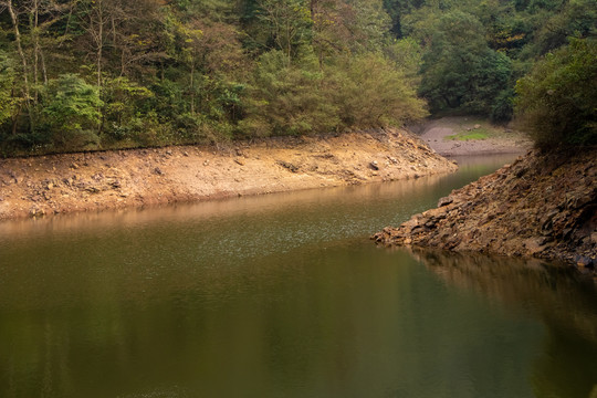 山林湖泊