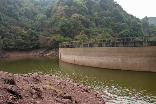 山林湖泊
