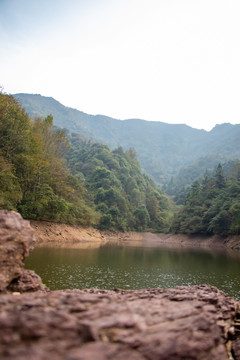 山林湖泊