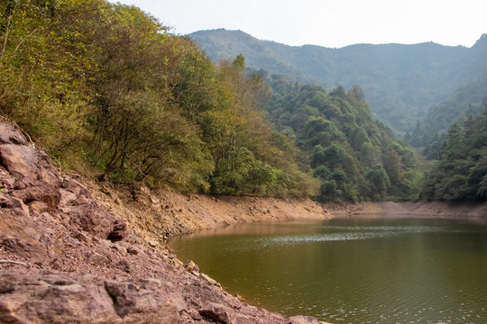 山林湖泊