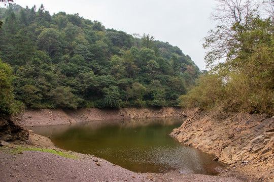 山林湖泊