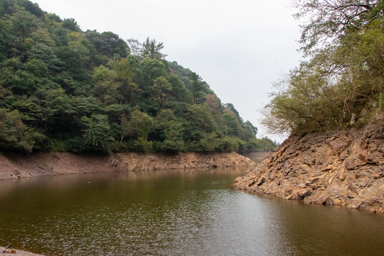 山林湖泊