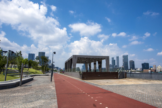 上海浦东滨江公园健身步道