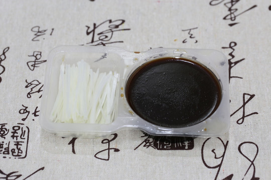 烤鸭沾酱