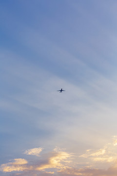 蓝天彩云与飞机
