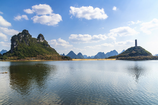 蓝天白云山水风光