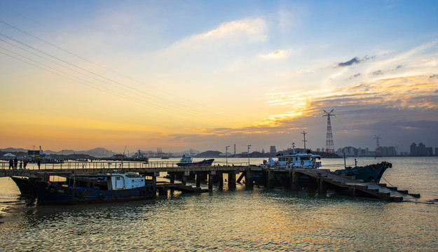 海边码头夕阳