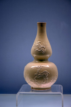 德化窑白釉葫芦形梅瓶